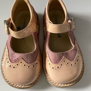 Girl’s leather shoes size 6 ( Euro 22)